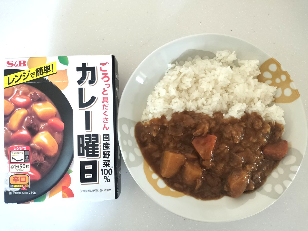 カレー曜日辛口のレビュー評価【平々凡々な果物を入れたマイルドな味】★3.4