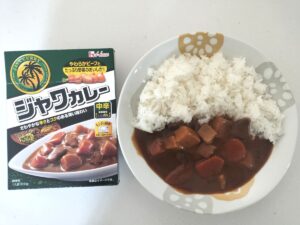 レトルトジャワカレー中辛のレビュー評価【香り以上に漂ってくる大人の事情…】★3.6
